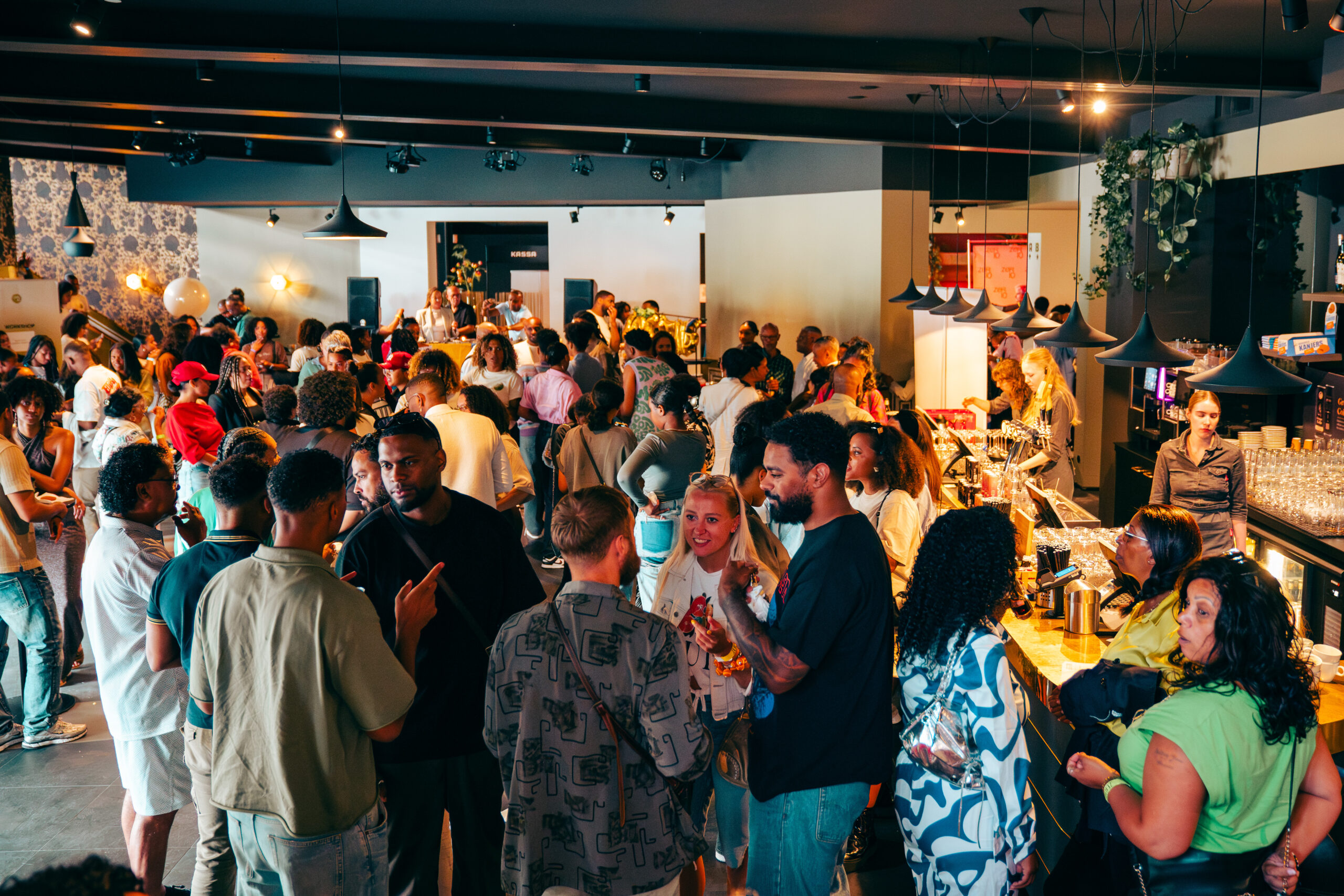 KOMJUNTO: 31 Augustus (Oude Luxor Theater)